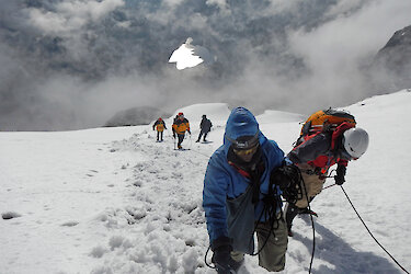 Aufstieg am Margherita Peak mit Schnee