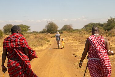 Massai mit Opa und Enkel